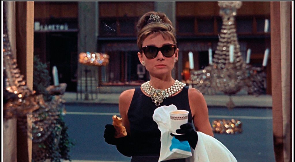Audrey Hepburn frente a la tienda de Tiffany's en Nueva York, 1961.