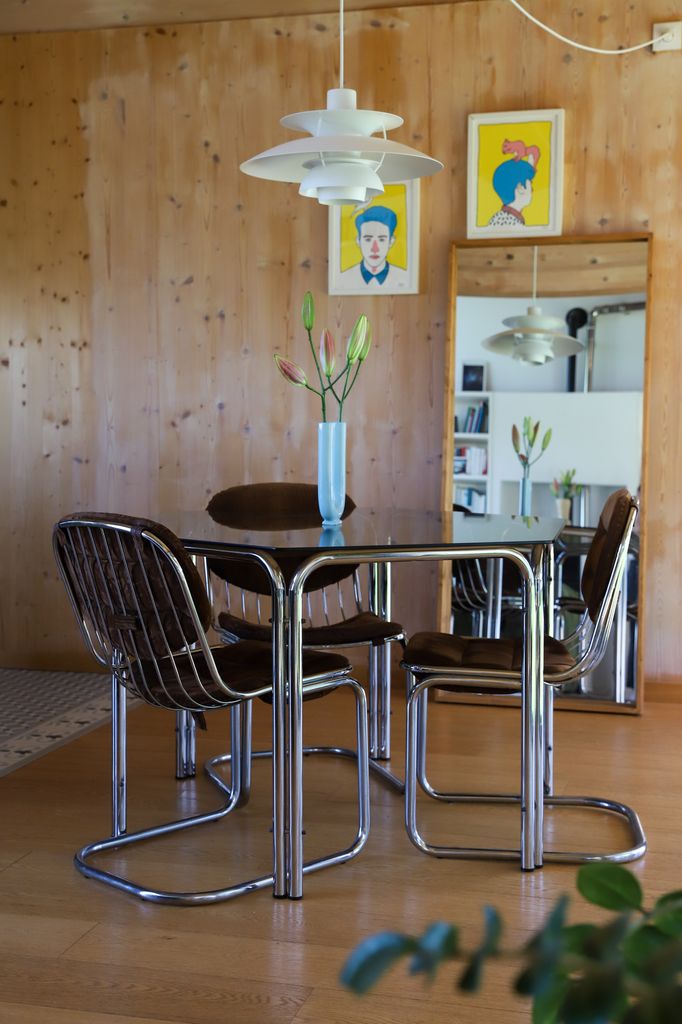 Comedor con muebles retro