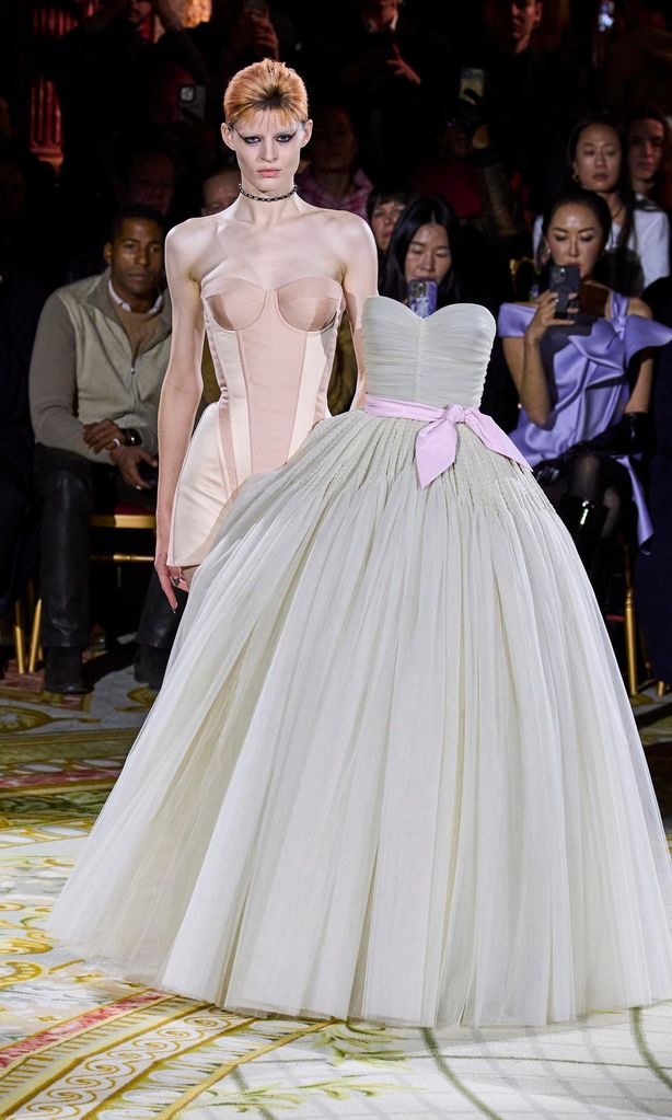 viktor amp rolf la rom ntica propuesta de su colecci n primavera verano2023