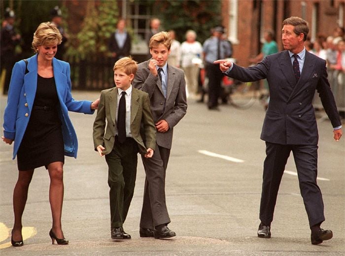 Carlos de Inglaterra, con Diana de Gales y sus hijos