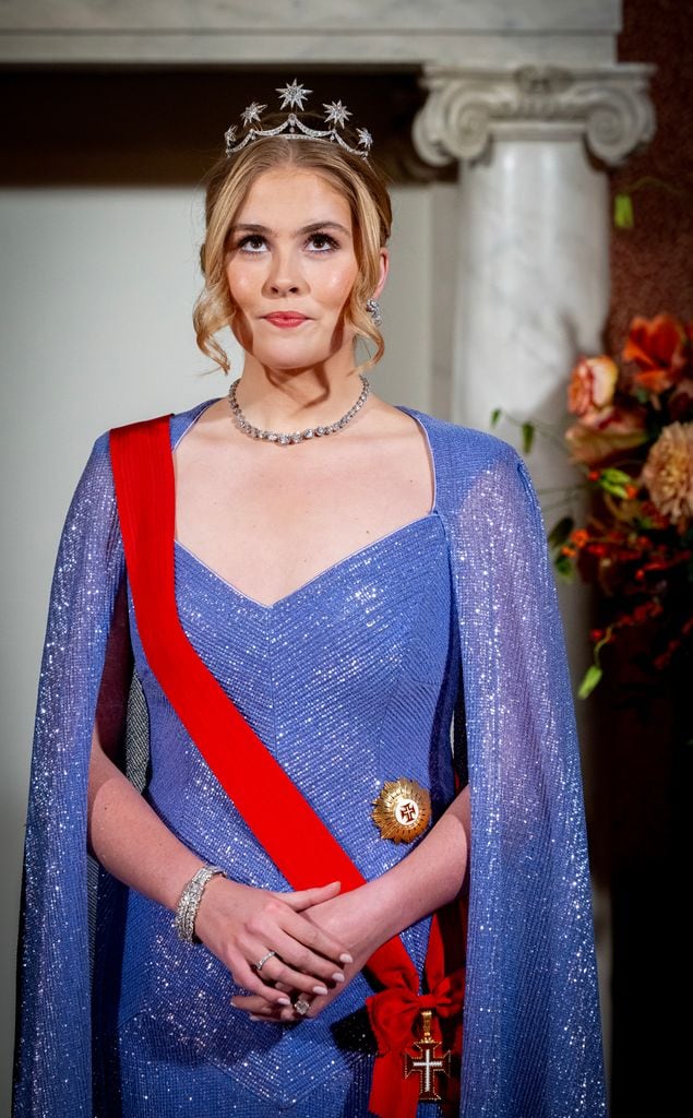 Amalia de Holanda en la cena de Estado en honor del presidente de Portugal en diciembre de 2024