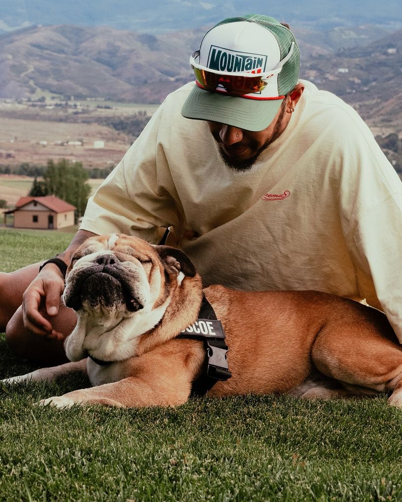 Lewis Hamilton se despidió de Roscoe con un sentido mensaje en redes sociales.