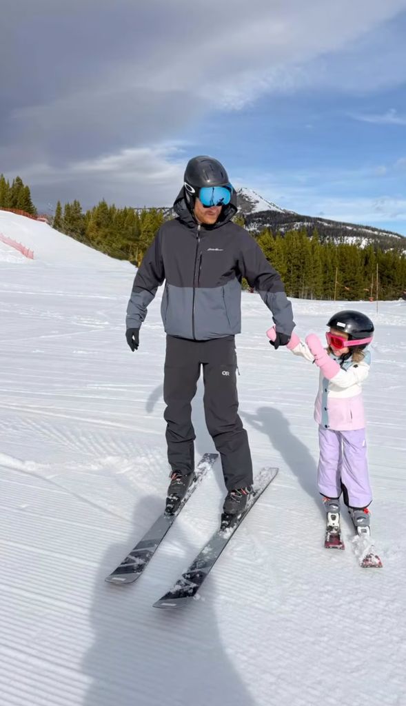 Harry con Lilibet en las pistas de esquí