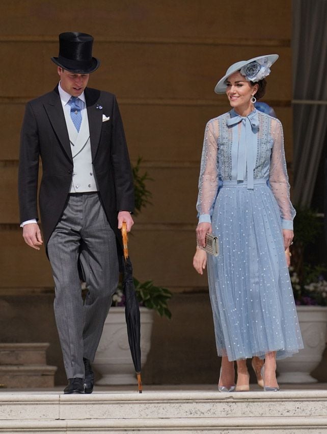 Kate Middleton y el príncipe de Gales en la fiesta del jardín del palacio de Buckingham
