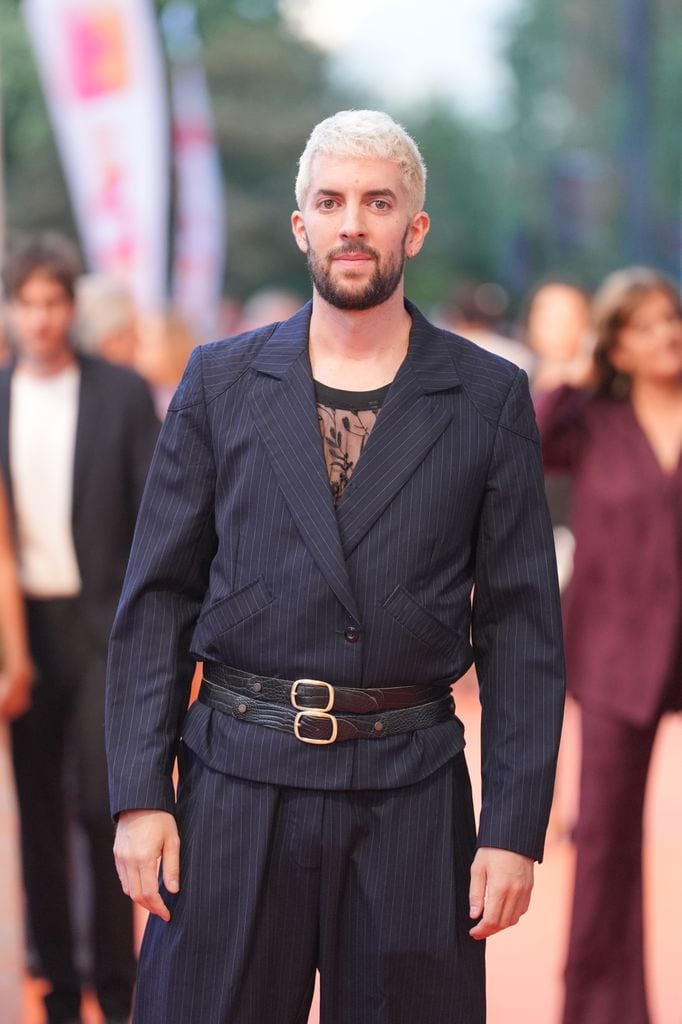 El cómico y presentador David Broncano posa en la alfombra naranja de la gala de clausura del FesTVal de Vitoria