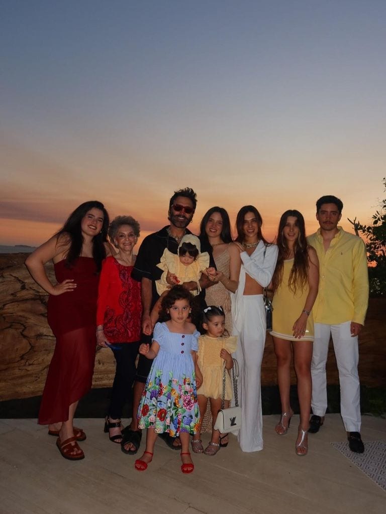 La familia Fernández ha abrazado a doña Cuquita en su cumpleaños 80