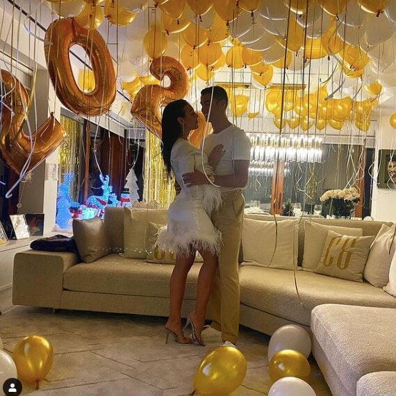 Georgina y Cristiano dando la bienvenida a 2021