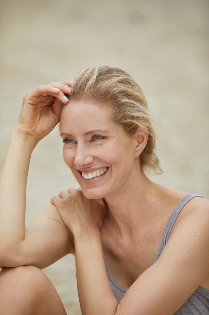 Una mujer sonriendo