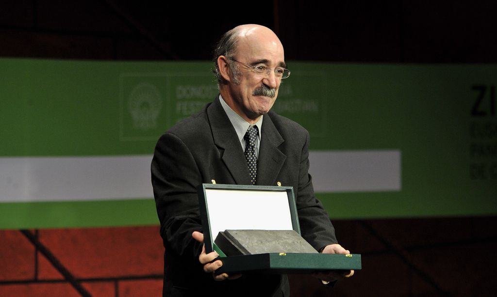 Álex Ángulo, el día que recibió su premio en San Sebastián (2010)