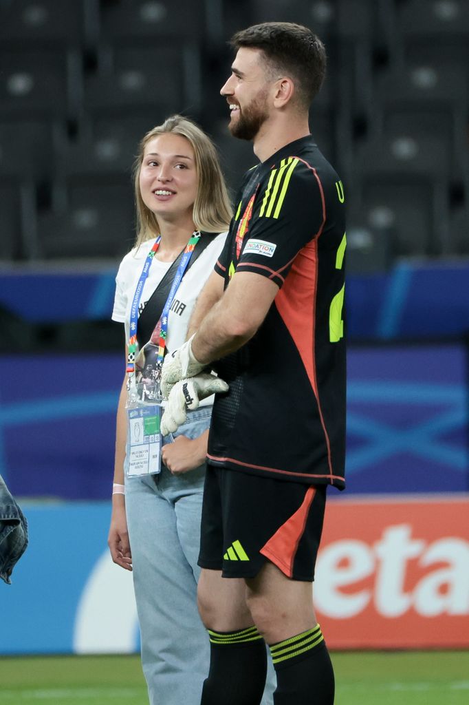El jugador y su novia en 2024