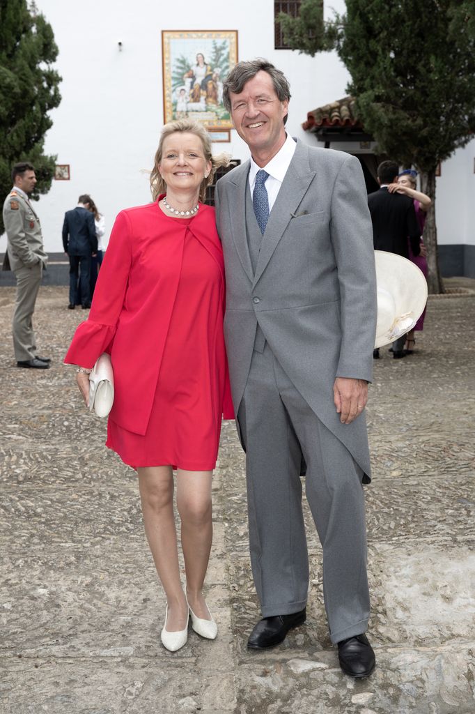 Monsieur et Madame Renaud de Borman Mariage du Prince Alonso dâOrlÃ©ans-Bourbon & la Comtesse Charlotte de Liedekerke de Pailhe Ã  lâÃ©glise de Convento de Capuchinos, le 3 mai 2025 Ã  SanlÃºcar de Barrameda, Espagne.  Photo David NIVIERE