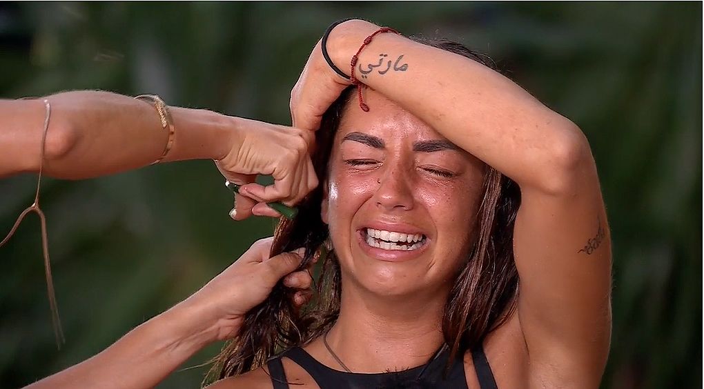Anita, a lágrima viva tras su brutal corte de pelo en Supervivientes