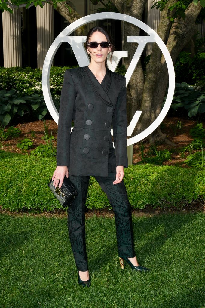 Zendaya en minivestido, la reaparición de Emma Stone y más invitadas de lujo en el desfile de Louis Vuitton en Nueva York que inicia una nueva era