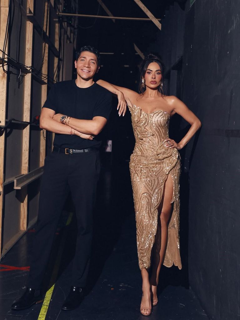 Galilea Montijo junto al diseñador Saúl Tello.