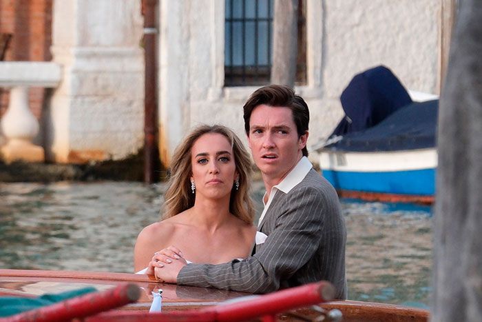 Los novios, Stroll y James