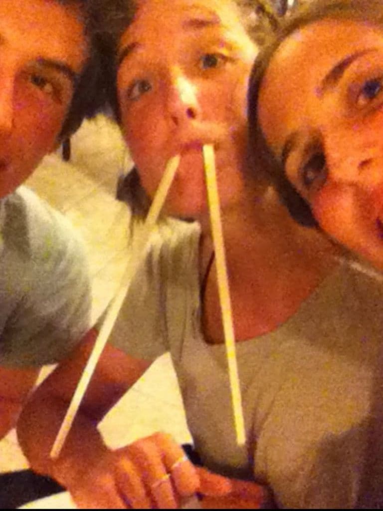 Un divertido selfie de los hermanos