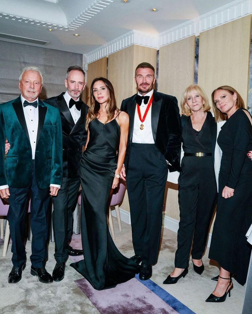 Los padres y hermanos de la diseñadora no faltaron a la cita