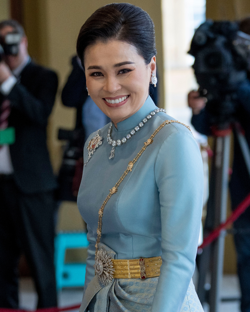 La reina Suthida con el Collar Rivière de diamantes en la recepción ofrecida en el Palacio de Buckingham
