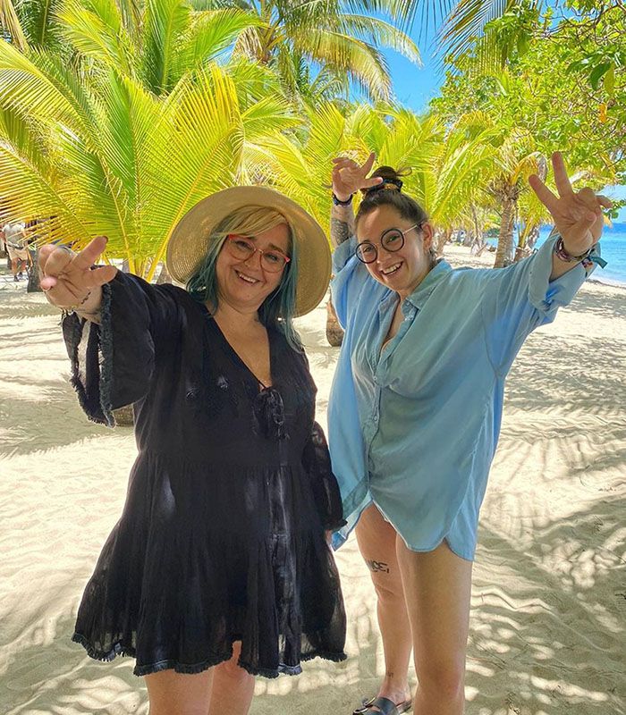 Isabel Hurtado y su hija en Honduras