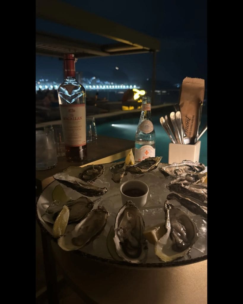 En su primera noche en Río, Yaman degustaba unas deliciosas ostras