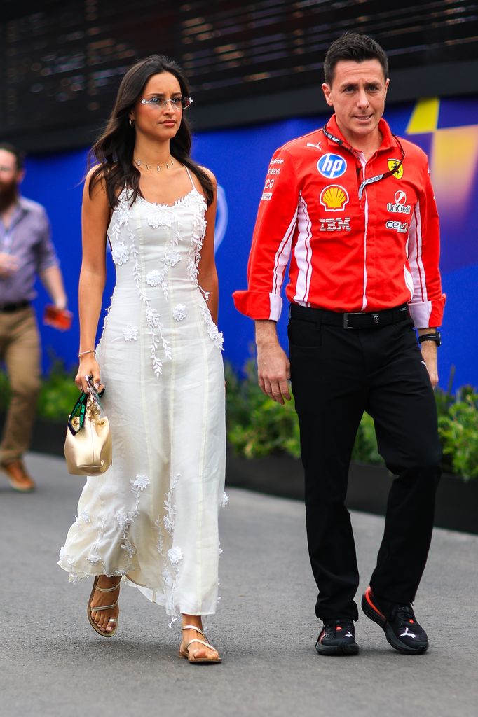 Alexandra Leclerc lucía preciosa a su llegada al Circuito de Albert Park. 