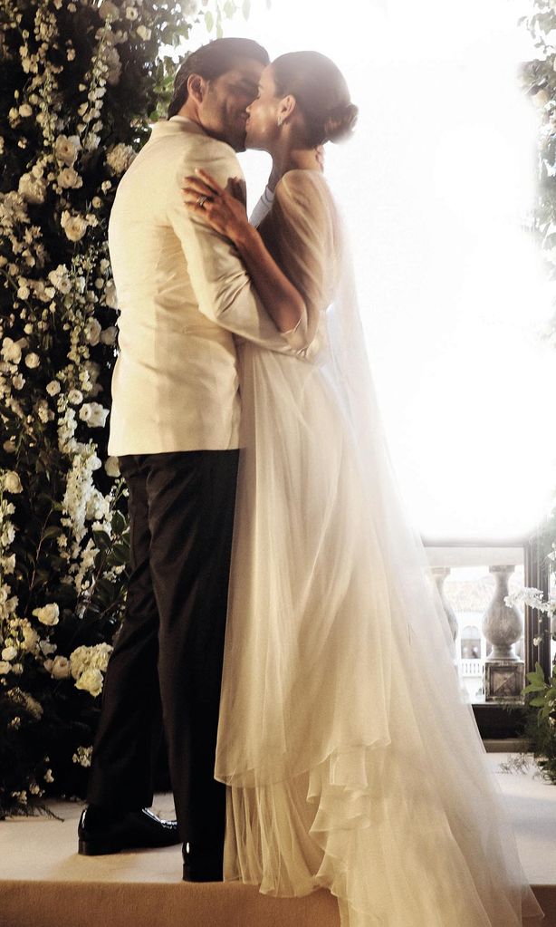 Alex Rivière: sus tres vestidos de novia y cuatro anillos de boda