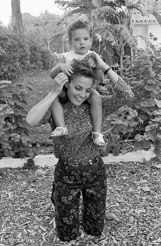 Carmen Sevilla con su hijo Augusto
