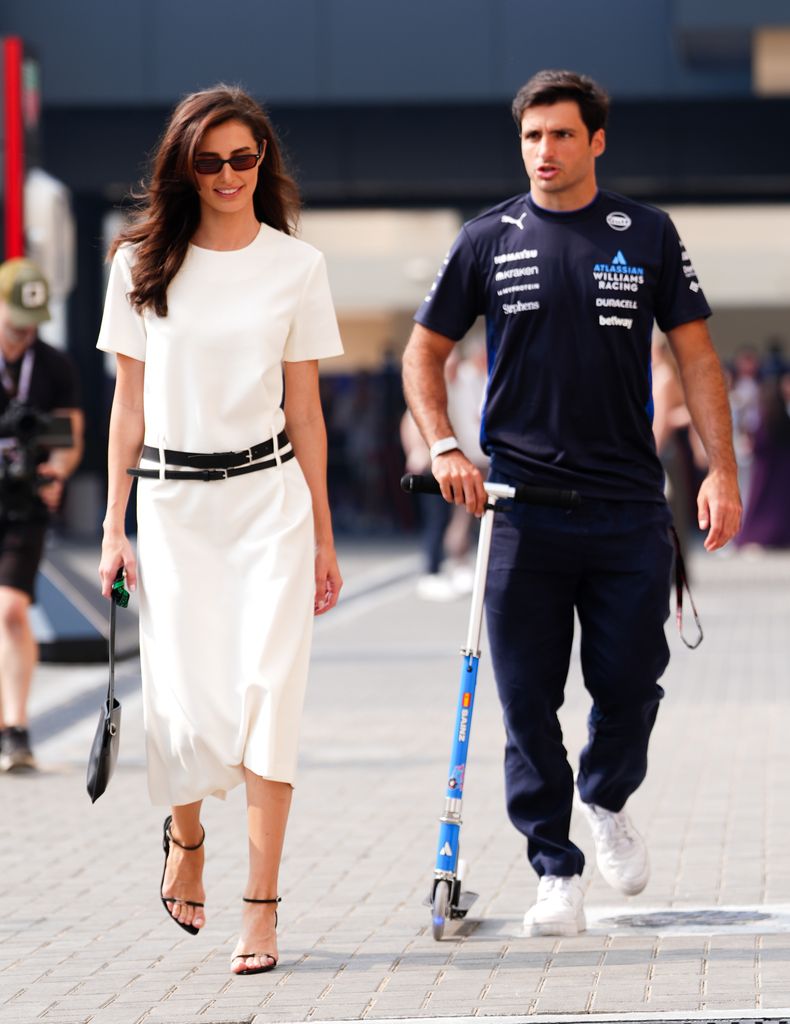 Rebecca Donaldson y Carlos Sainz Jr, en Abu Dabi