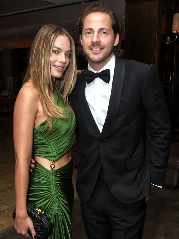 Tom Ackerley y Margot Robbie 
