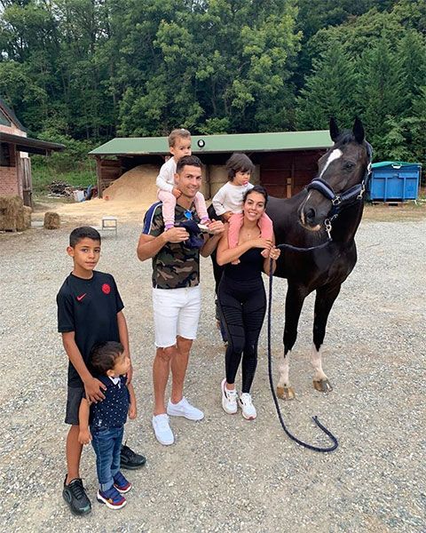 Cristiano Ronaldo con sus hijos y Georgina Rodríguez