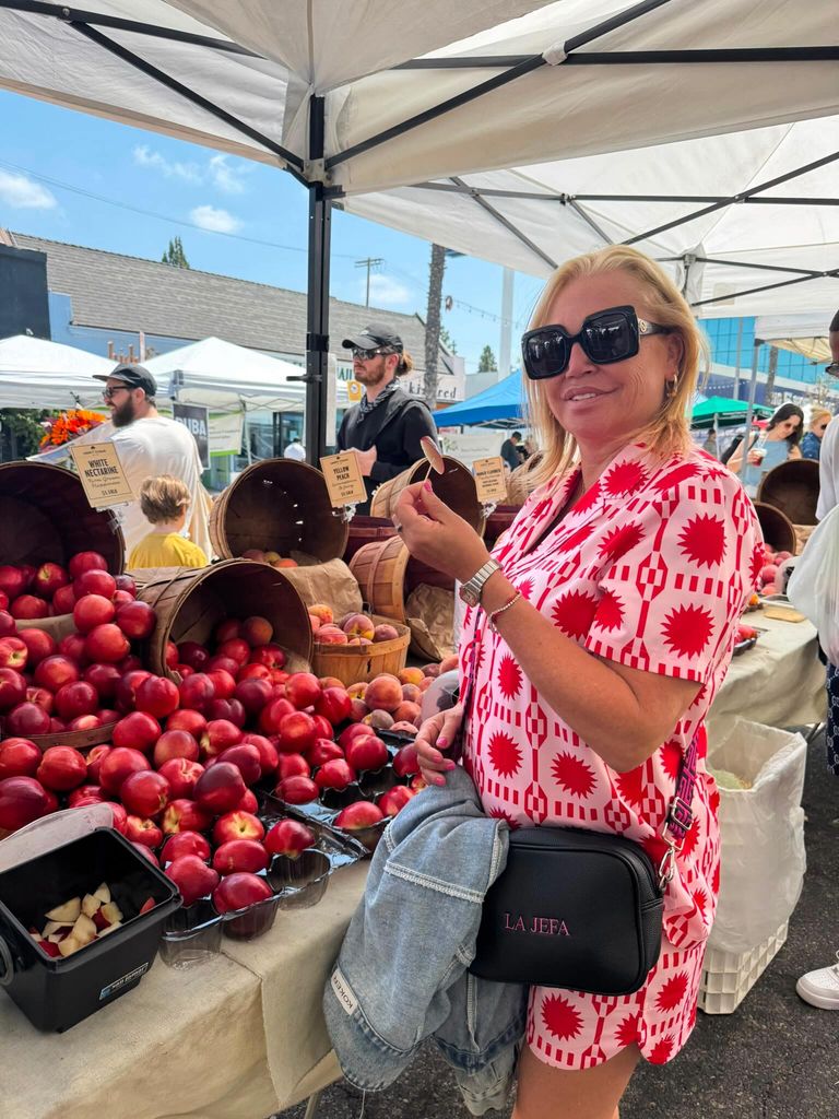 Belén Esteban en un mercado local