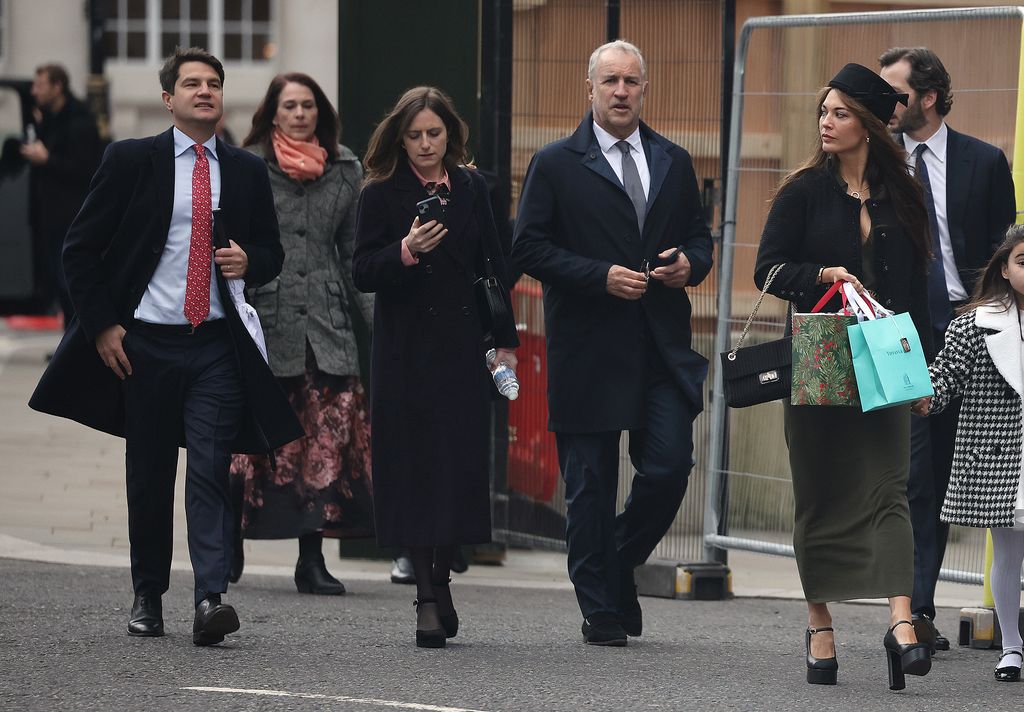 Invitados a la ceremonia de bautizo de Athena, hija de Beatriz de York, en la capilla real del palacio de St. James 