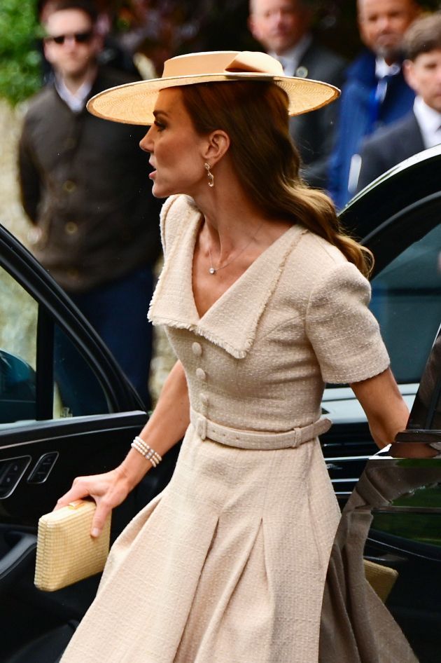 Kate Middleton con vestido de tweed y tocado en la boda de Peter Phillips y Harriet Sperling, 2026.