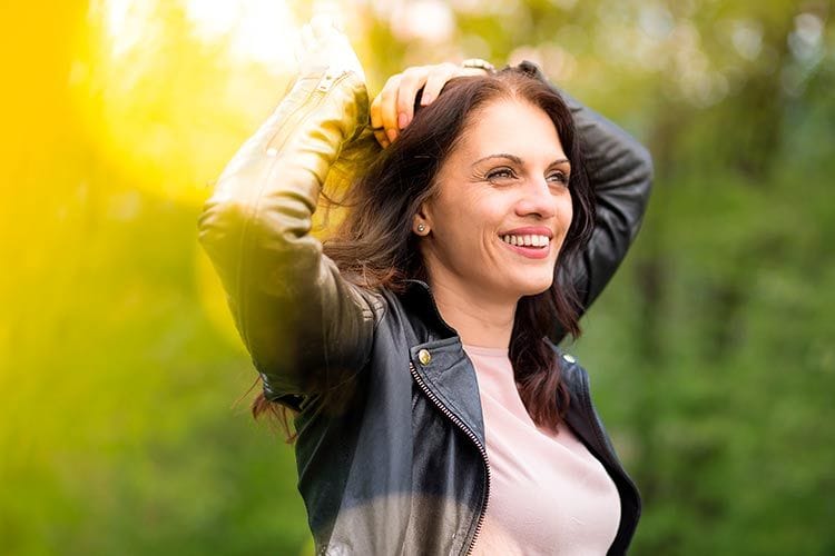 Mujer feliz en la menopausia