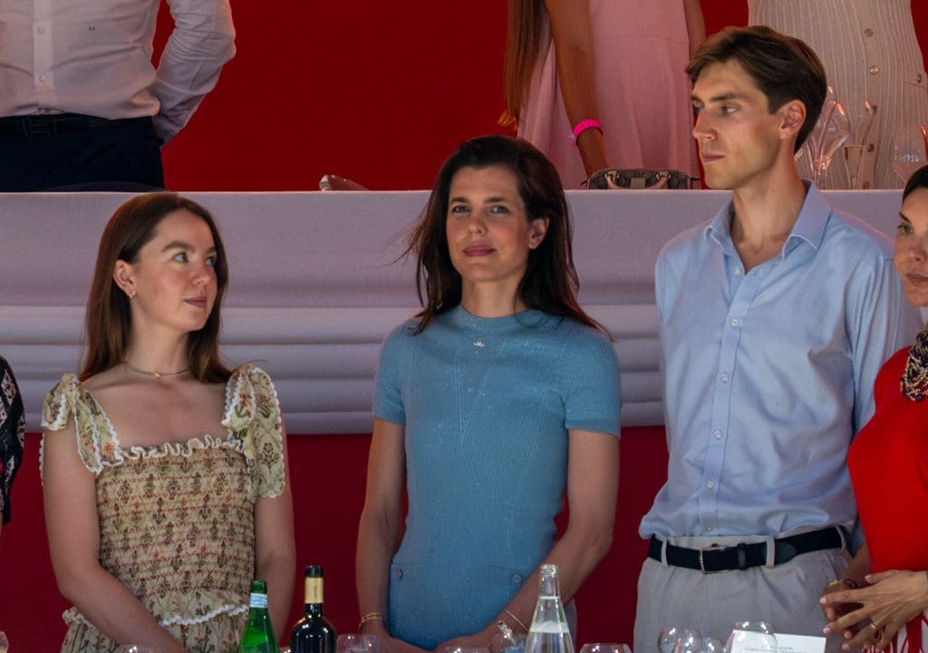 Carolina de Mónaco y sus hijas Carlota y Alejandra en la hípica de Montecarlo