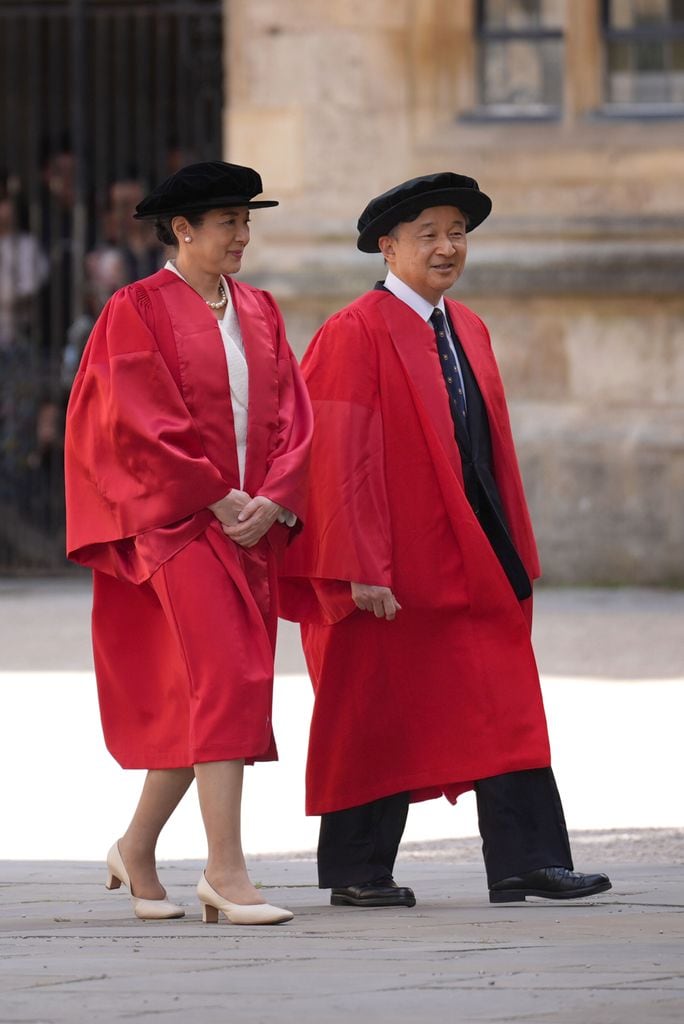 El emperador Naruhito de Japón y su mujer, la emperatriz Masako, en el teatro Sheldonian de Oxford después de que ella reciba un título honorífico