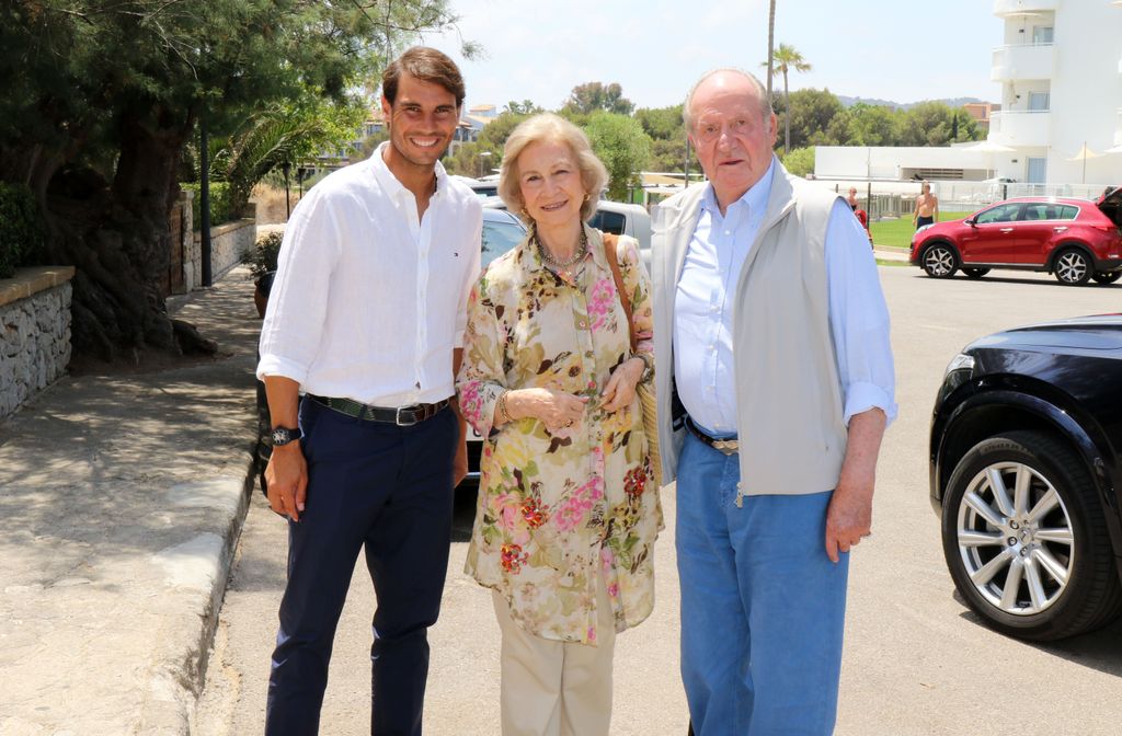 Los reyes Juan Carlos y Sofía con Rafa Nadal en el Rafa Nadal Sport Center en julio de 2019