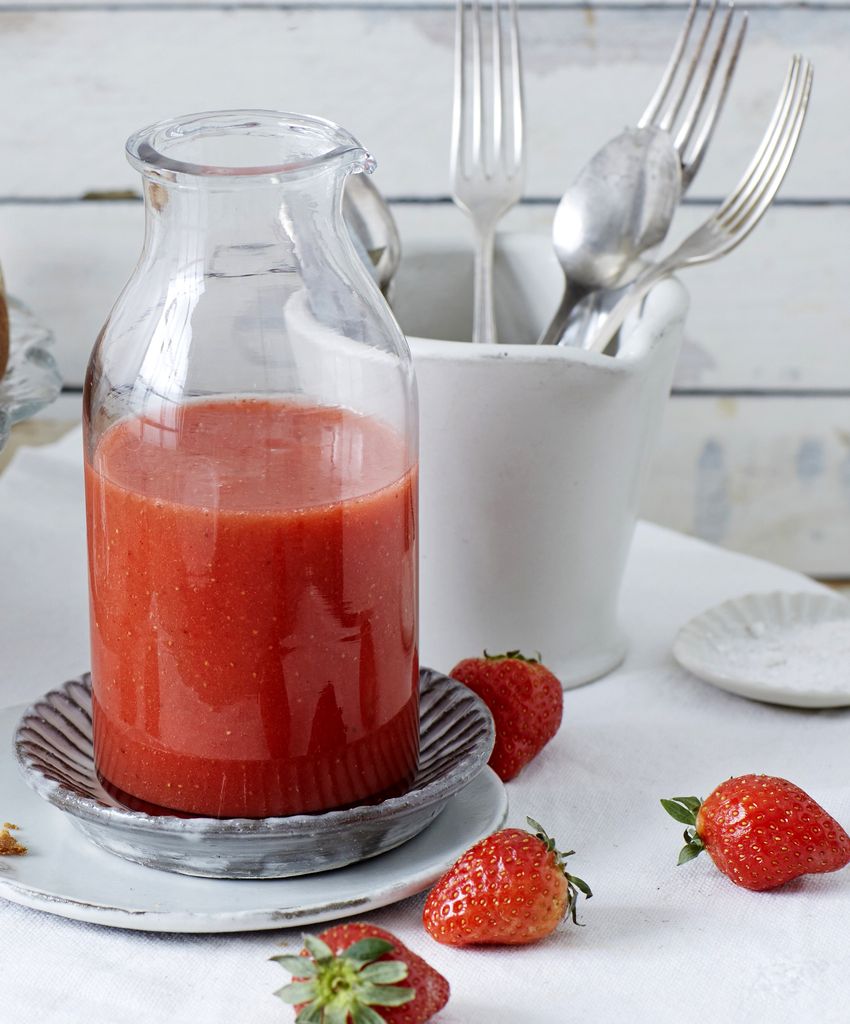 Coulis de fresas, acompañamiento ideal para esta tarta. 