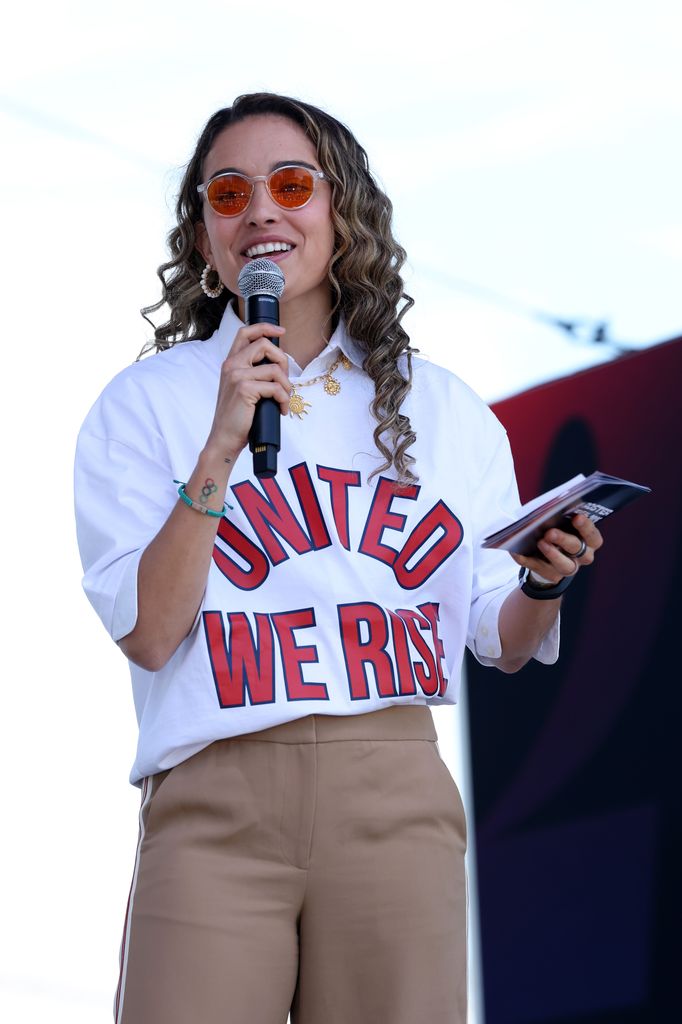 Echeverri se convirtió en la primera mujer latina en incorporarse al Máster Ejecutivo de la UEFA para Jugadores Internacionales, llevando su estudio del fútbol al ámbito de sus estructuras empresariales y de liderazgo.