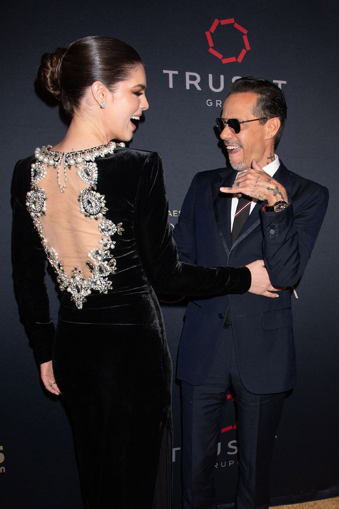 Nadia Ferreira, la mejor acompañante de Marc Anthony con su vestido de perlas y cristales