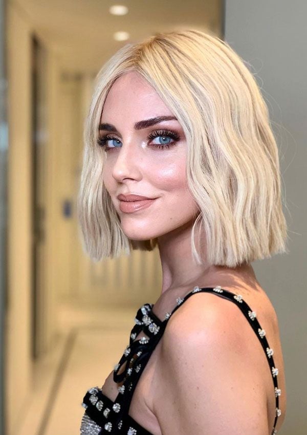 Chiara Ferragni con pelo corto rubio platino