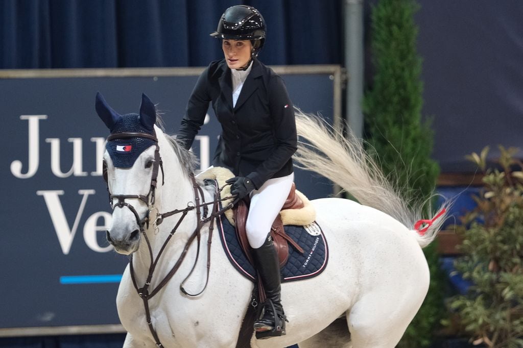 Jessica Springsteen en una competición de hípica