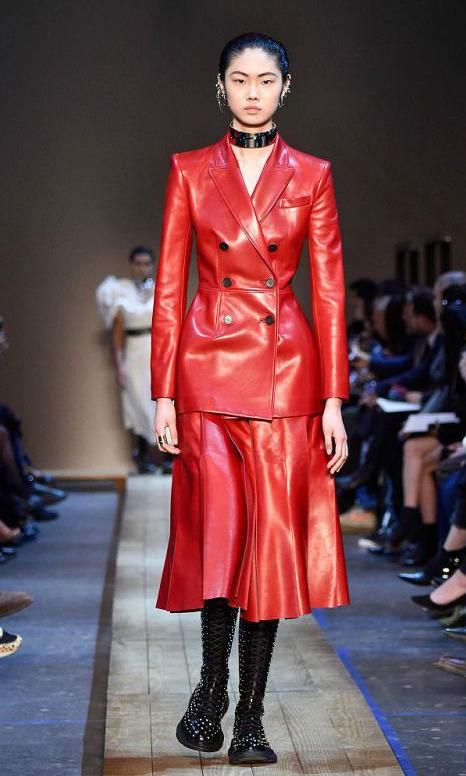rojo tonos tendencia invierno alexander mcqueen runway6