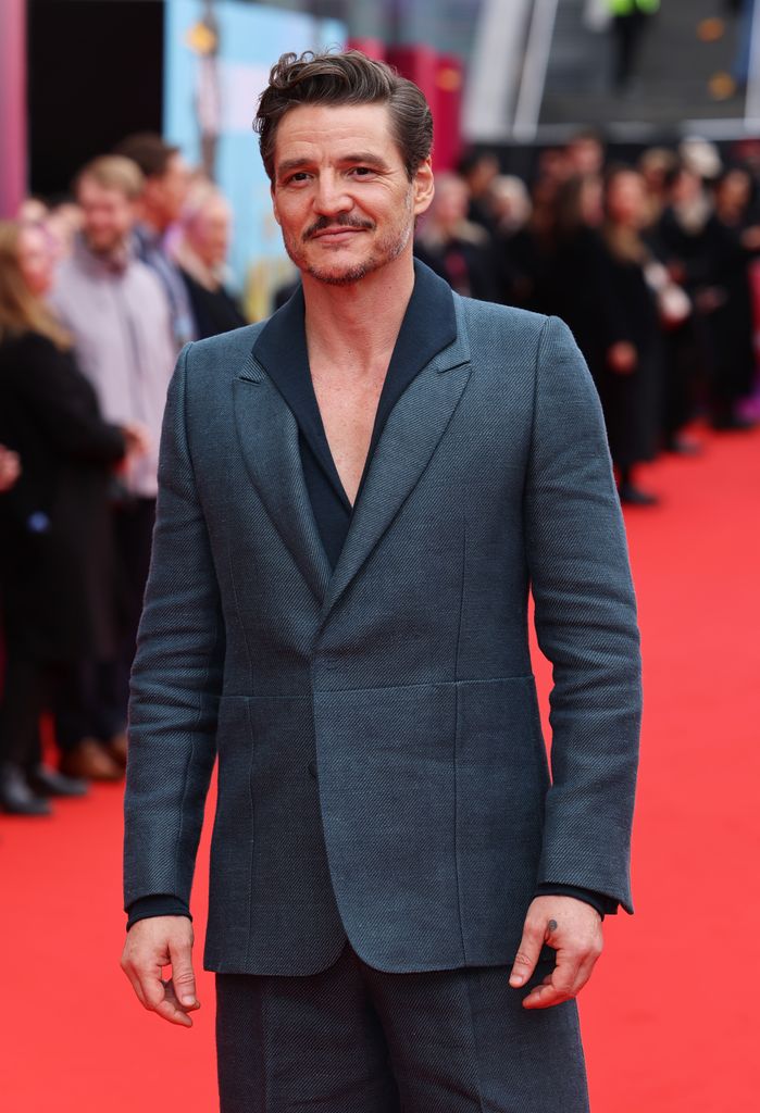 Con su sonrisa característica, Pedro Pascal ha conquistado tanto a críticos como a fans alrededor del mundo