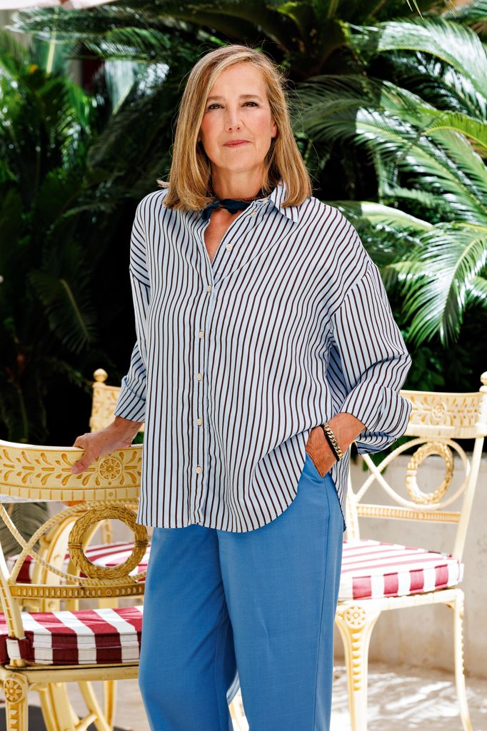 Amparo Aragón, posando en una terraza