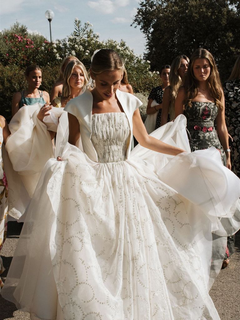 Vestidos de novia con cuerpos bordados o con textura diseño desmontable