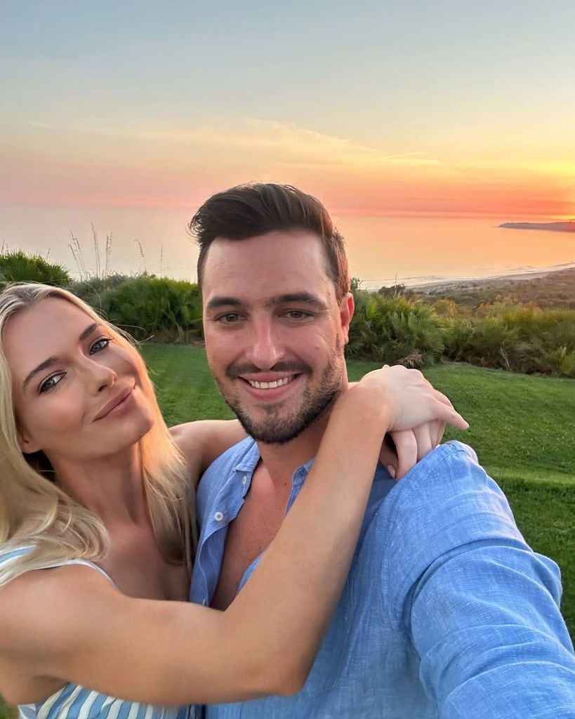 La pareja revive el mágico momento de la propuesta en Santorini