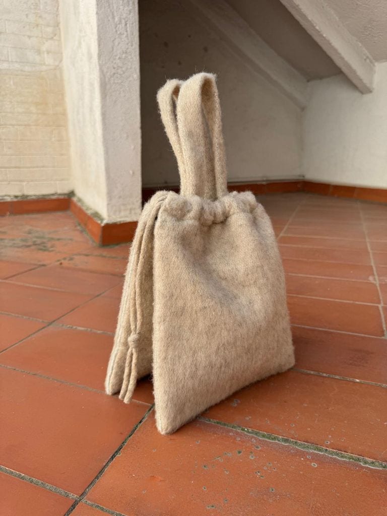Bolso en lana de la reina Letizia.