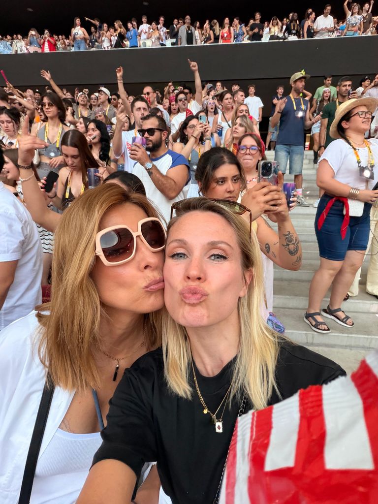 Sandra Barneda y Pascalle Paerel en el concierto de Bad Bunny en el Metropolitano