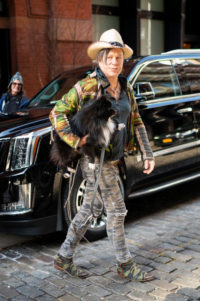 Mickey Rourke captado en SoHo en febrero de 2019. 